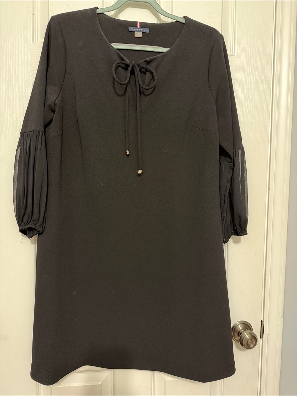 Tommy Hilfiger Black Long-Sleeve Tie-Neck Shift Dress